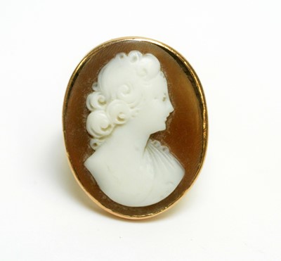 Lot 159 - A carved shell cameo brooch and ring