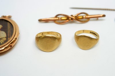Lot 175 - A selection of gold and other jewellery