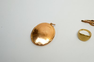 Lot 175 - A selection of gold and other jewellery
