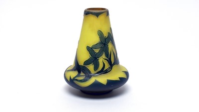 Lot 927 - Richard cameo glass vase