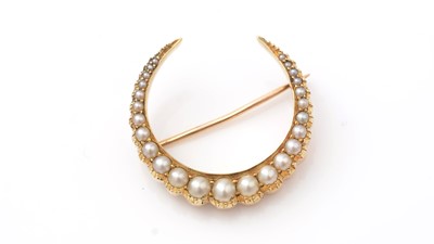 Lot 483 - A Victorian 15ct yellow gold and graduated half pearl crescent brooch