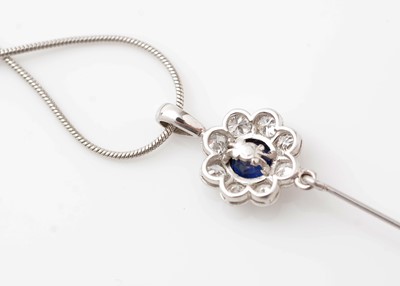 Lot 679 - An Edwardian sapphire and diamond pendant