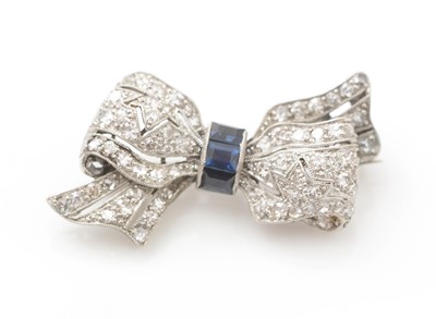 Lot 486 - An Edwardian sapphire and diamond bow pattern brooch