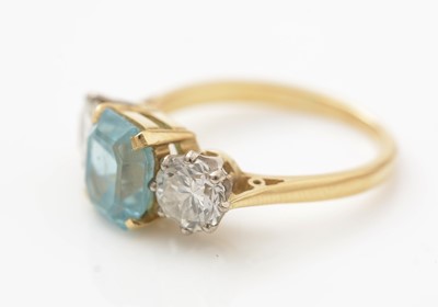 Lot 453 - A topaz and diamond ring