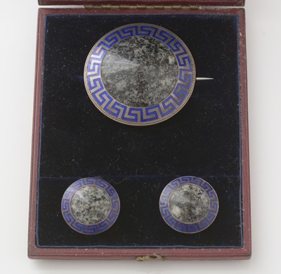 Lot 458 - A Victorian Scottish granite set brooch and button set