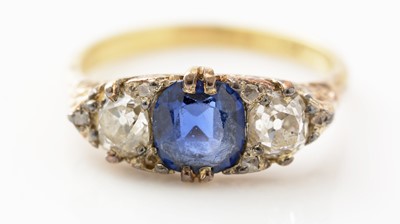 Lot 461 - A Victorian sapphire and diamond ring