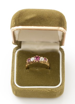 Lot 462 - A Victorian ruby and diamond ring