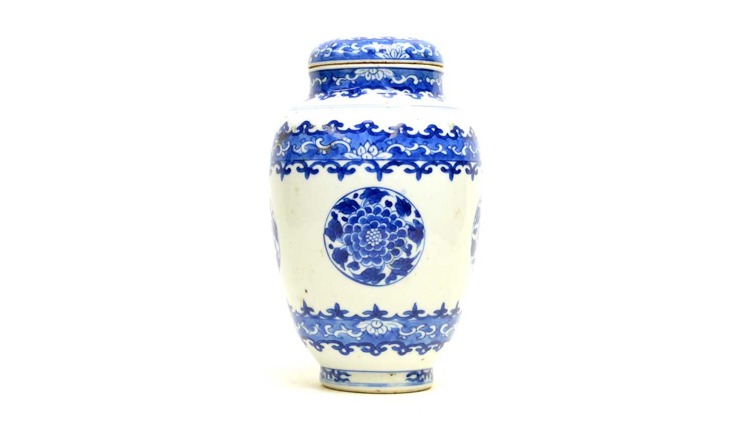 760 - Chines blue and white jar and cover