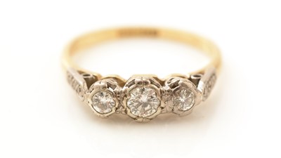 Lot 475 - A three stone diamond ring