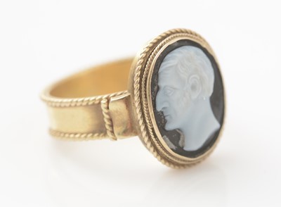 Lot 464 - A 19th Century hardstone cameo ring
