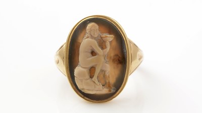 Lot 466 - A 19th Century hardstone cameo ring