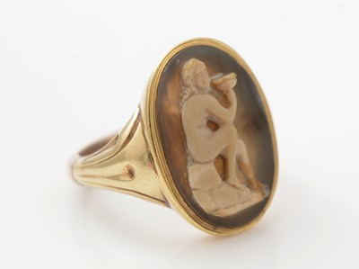 Lot 466 - A 19th Century hardstone cameo ring