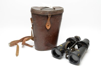 Lot 1013 - A pair of British military binoculars