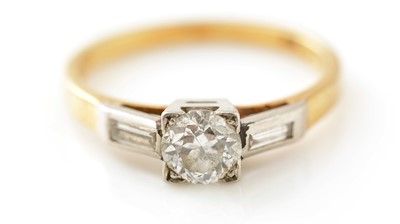 Lot 757 - A diamond ring