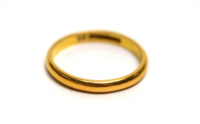 Lot 1148 - A 22ct yellow gold wedding ring