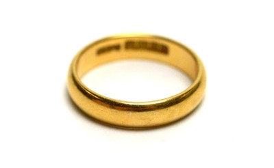 Lot 1151 - An 18ct yellow gold wedding ring