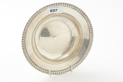 Lot 897 - A silver dish, pot and cigarette case