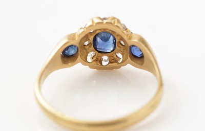 Lot 431 - An early 20th Century sapphire and diamond ring