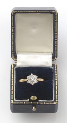 Lot 433 - A diamond cluster ring
