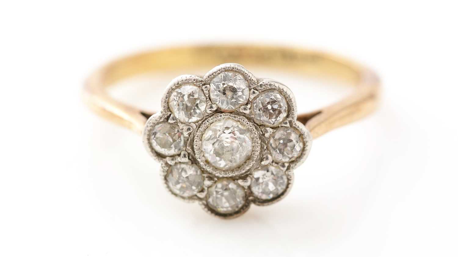 Lot 477 - A Victorian diamond cluster ring
