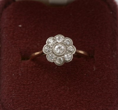 Lot 477 - A Victorian diamond cluster ring