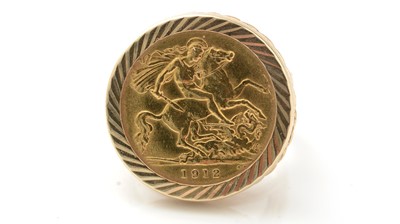 Lot 923 - A George V gold sovereign in ring mount