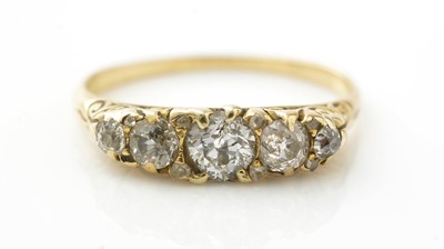 Lot 914 - A Victorian five stone diamond ring