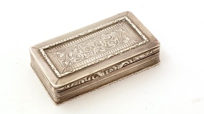 Lot 393 - A William IV silver snuff box