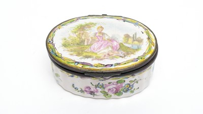 Lot 895 - 'Lille' snuff box