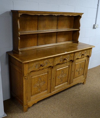 Lot 35 - A 20th Century oak sideboard/dresser