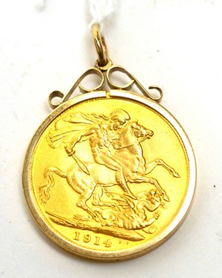 Lot 1235 - A George V gold sovereign pendant, 1914