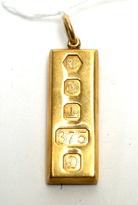 Lot 1242 - A 9ct yellow gold ingot pendant