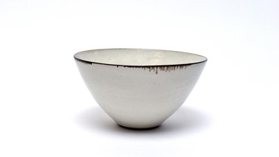 Lot 881 - Dame Lucie Rie Oatmeal stoneware Bowl