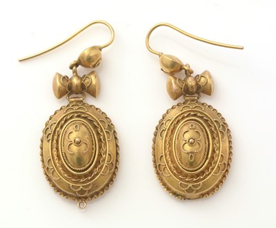 Lot 449 - A pair of Victorian 18ct yellow gold drop earrings
