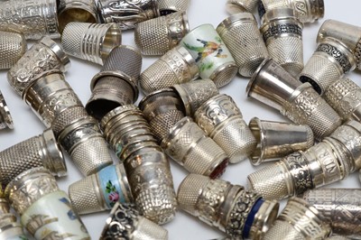 Lot 252 - A collection of thimbles