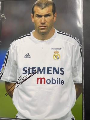 Lot 489 - A collection of signed photographs of European footballers