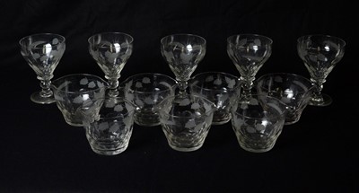 Lot 920 - Part suite of glass