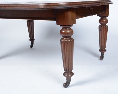 Lot 18 - A Victorian mahogany extending dining table