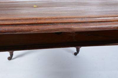 Lot 18 - A Victorian mahogany extending dining table
