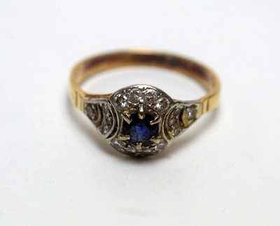 Lot 1016 - A diamond and sapphire ring