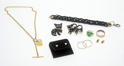 Lot 1111 - A collection of gold and costume jewellery