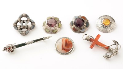 Lot 748 - A selection of Scottish brooches