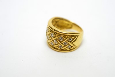 Lot 1099 - An 18ct yellow gold and diamond ring