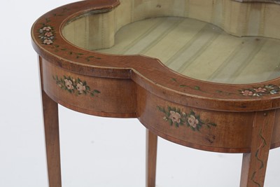 Lot 1361 - An Edwardian satinwood bijouterie table