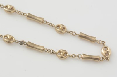 Lot 777 - A 9ct yellow gold necklace