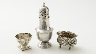 Lot 131 - A silver sugar caster by Edward Viners and other items