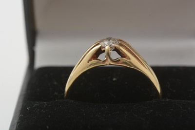 Lot 159 - A  single stone  diamond ring