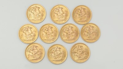 Lot 826 - Ten Elizabeth II gold sovereigns, all 1966