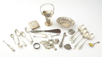 Lot 832 - A selection of small silver items
