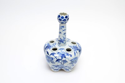 Lot 859 - Chinese blue and white bulb vase